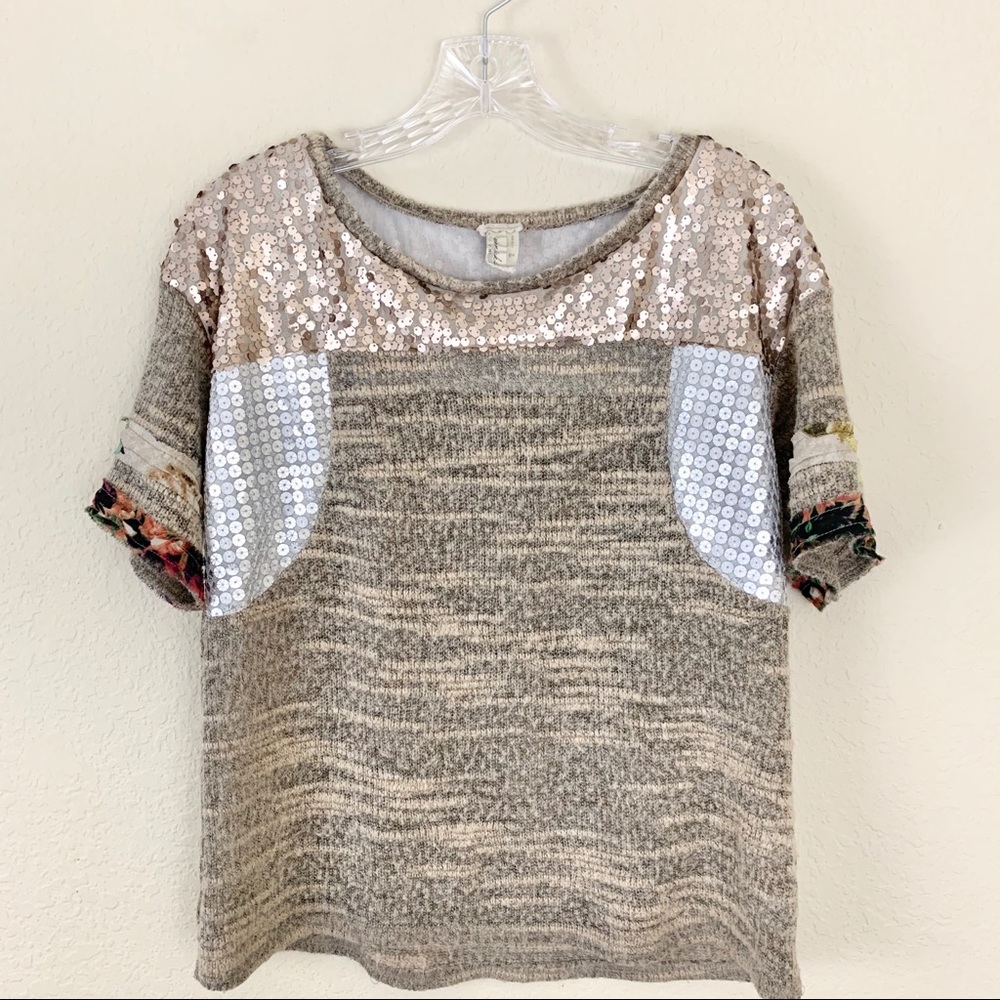 GIMMICKS BY BKE Brown Sequin Top